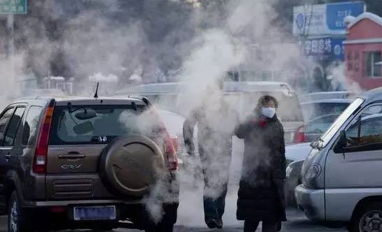 冒白煙汽車-汽車污染